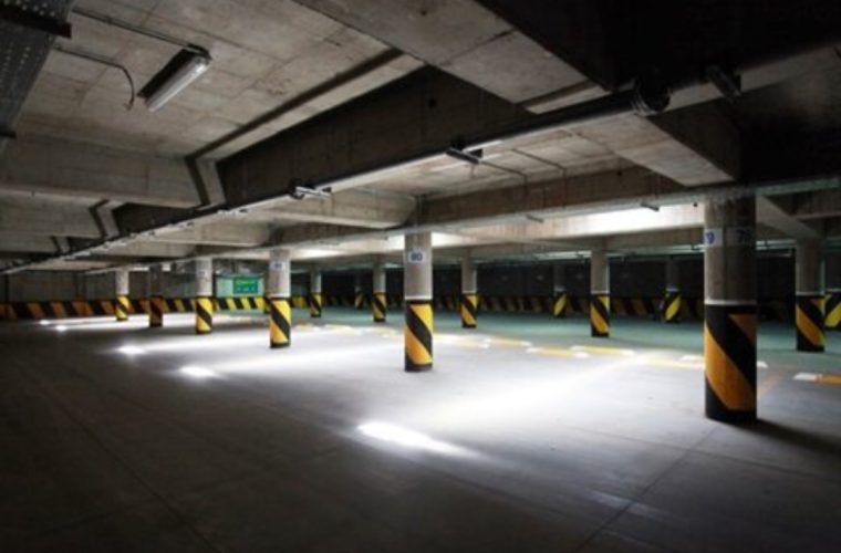 پارکینگهای اطراف مسجد جامع امروز رایگان است پارکینگهای اطراف مسجد جامع امروز رایگان است