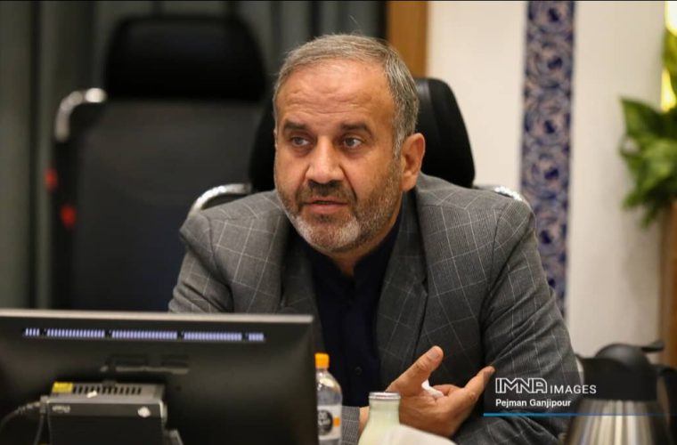 پلیس راهور به وضعیت سد معبر در بازار اصفهان رسیدگی کند پلیس راهور به وضعیت سد معبر در بازار اصفهان رسیدگی کند