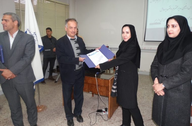 انتصاب یک بانو به عنوان یکی از مدیران مناطق شهر اصفهان انتصاب یک بانو به عنوان یکی از مدیران مناطق شهر اصفهان