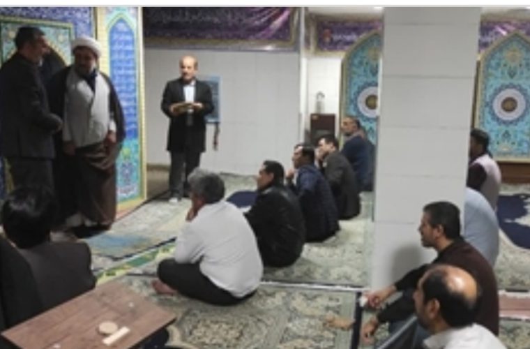 تجلیل از اعضای شورای پایگاه بسیج توسط مدیران کل تعزیرات حکومتی استان اصفهان تجلیل از اعضای شورای پایگاه بسیج توسط مدیران کل تعزیرات حکومتی استان اصفهان