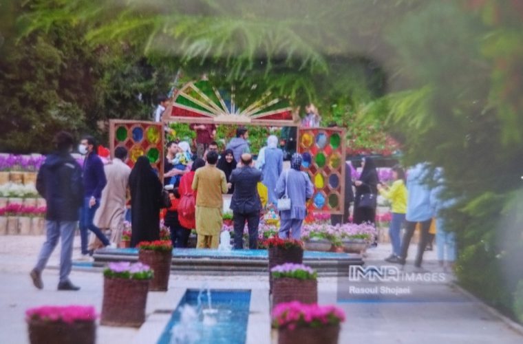 کاشت بیش از ۳۰۰ نوع گل در باغ گلها کاشت بیش از ۳۰۰ نوع گل در باغ گلها