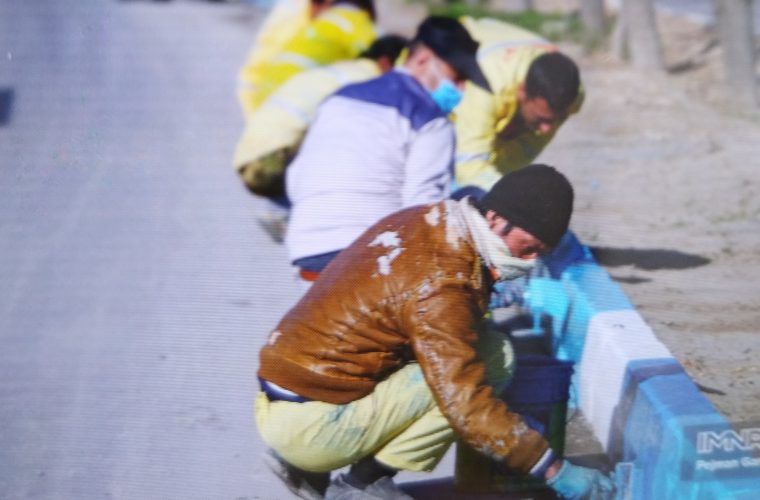 رنگ‌آمیزی یک میلیون و ۴۰۶ هزار متر جدول در شهر