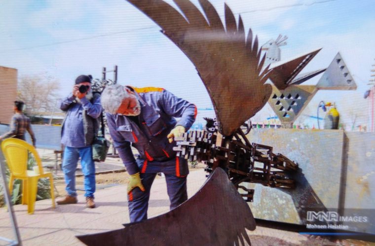 اجرای نمایشگاهی آثار سمپوزیوم بین المللی مجسمه سازی در حاشیه زاینده رود اجرای نمایشگاهی آثار سمپوزیوم بین المللی مجسمه سازی در حاشیه زاینده رود