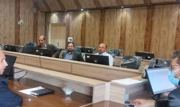 برگزاری جلسه بررسی وضعیت بهداشتی و سلامت جسمانی پرسنل دامداری ها و گلخانه ها در شهرستان چادگان