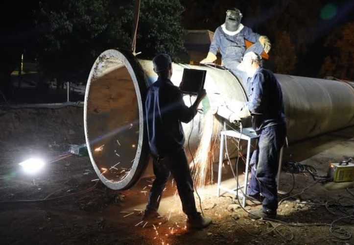 مهارحادثه یکی از خطوط ۱۴۰۰ میلیمتری انتقال آب به شهر اصفهان در کمتر از ۲۴ ساعت صورت گرفت