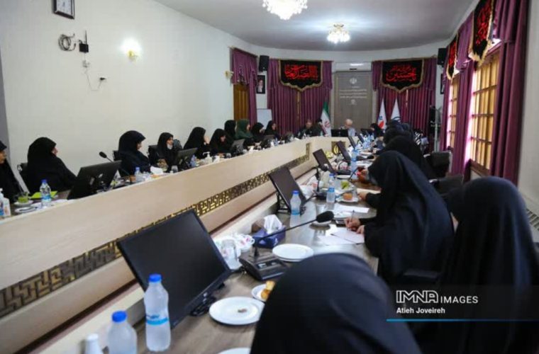 نگاه مدیریت شهری به زنان متأثر از دیدگاه دین به زن است نگاه مدیریت شهری به زنان متأثر از دیدگاه دین به زن است