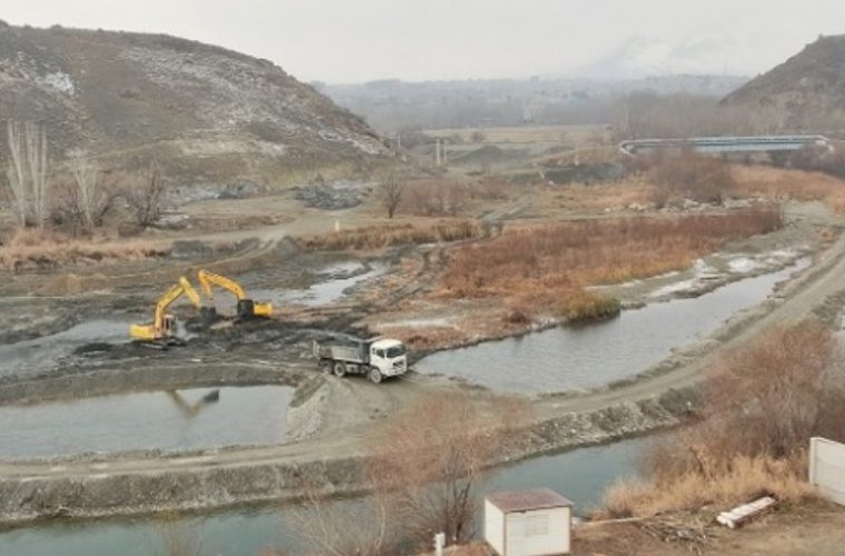 لایروبی ۲۵۰ کیلومتر از رودخانه‌های استان اصفهان اجرا شد