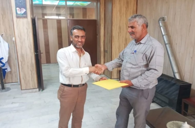 تجلیل از آزاده سرافراز شبکه دامپزشکی شهرستان کاشان توسط رئیس و همکاران این شبکه