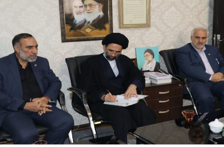 دیدار مدیر عامل شرکت مخابرات ایران با امام جمعه کاشان