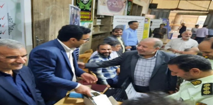 برپایی میز خدمت در حاشیه نماز جمعه گلپایگان