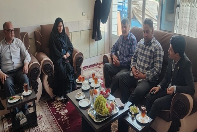 تجلیل از آزاده سرافراز بازنشسته شبکه دامپزشکی شهرستان تیران و کرون