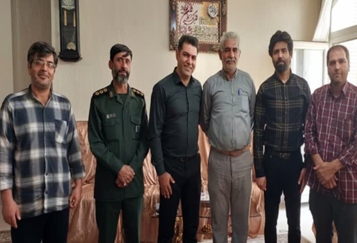 تجلیل از همکار آزاده شبکه دامپزشکی کاشان توسط رئیس شبکه دامپزشکی شهرستان آران و بیدگل