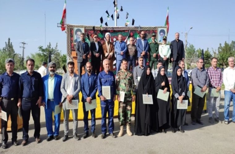 تجلیل از کارمند نمونه شبکه دامپزشکی شهرستان تیران و کرون