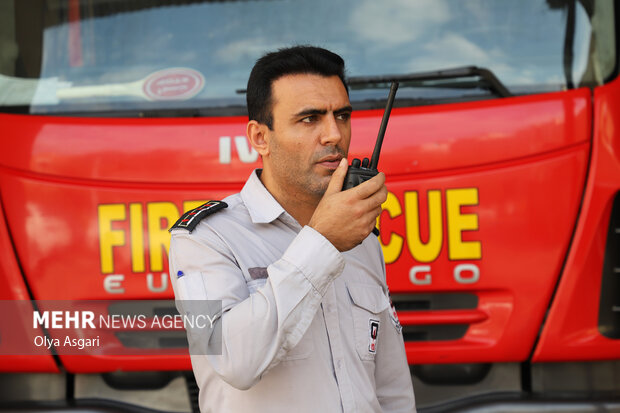 مهار آتش سوزی در مدرسه نوید صالحین اهواز مهار آتش سوزی در مدرسه نوید صالحین اهواز