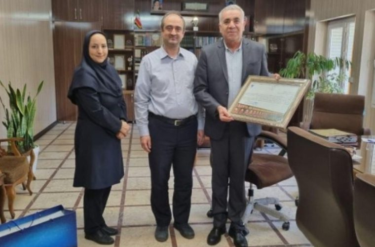 تقدیر از مدیر عامل آب منطقه ای اصفهان برای برگزاری شایسته دو همایش ملی زاینده رود و گاوخونی و پایش و مدیریت آلودگی آب، خاک و هوا تقدیر از مدیر عامل آب منطقه ای اصفهان برای برگزاری شایسته دو همایش ملی زاینده رود و گاوخونی و پایش و مدیریت آلودگی آب، خاک و هوا