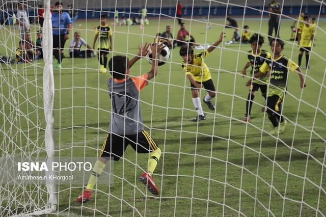 رفتار یک مربی با فوتبالیستهای کم سن و سال باید چگونه باشد؟ رفتار یک مربی با فوتبالیستهای کم سن و سال باید چگونه باشد؟