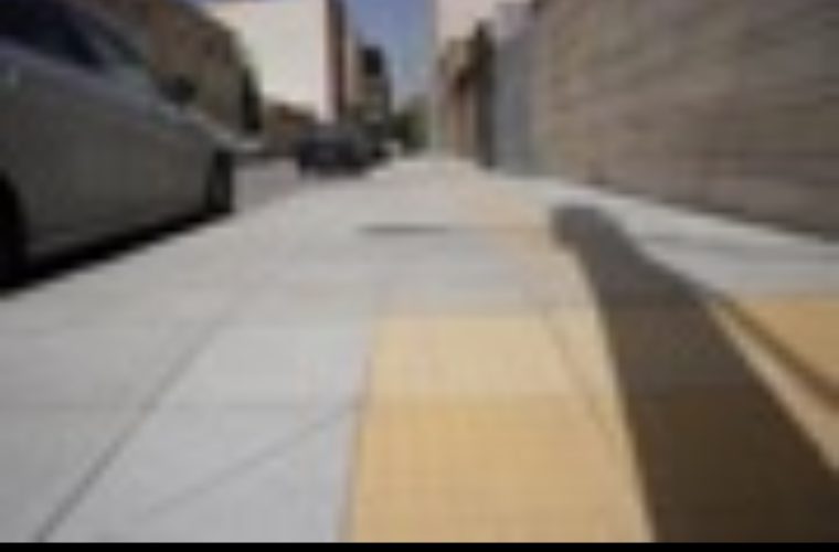 اجرای طرح ساماندهی و پیاده‌روسازی در منطقه ۵