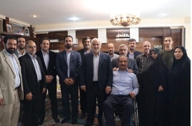 دیدار مدیر مخابرات اصفهان با همکار جانباز محمد رفیعی دیدار مدیر مخابرات اصفهان با همکار جانباز محمد رفیعی