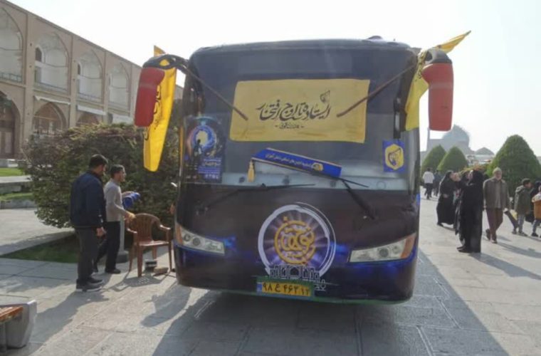 تغییر کاربری ۲ دستگاه اتوبوس به سینما و کتابخانه سیار در شهر