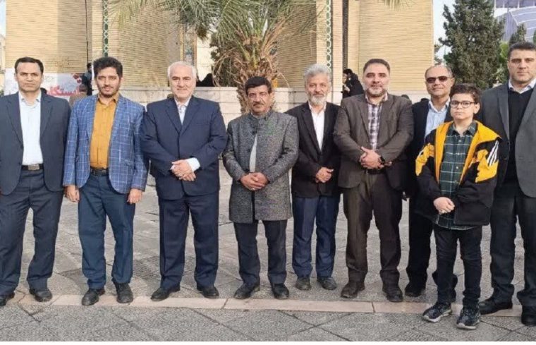 حضور مدیر و کارکنان مخابرات اصفهان در مراسم گرامیداشت ۲۵ آبان حضور مدیر و کارکنان مخابرات اصفهان در مراسم گرامیداشت ۲۵ آبان