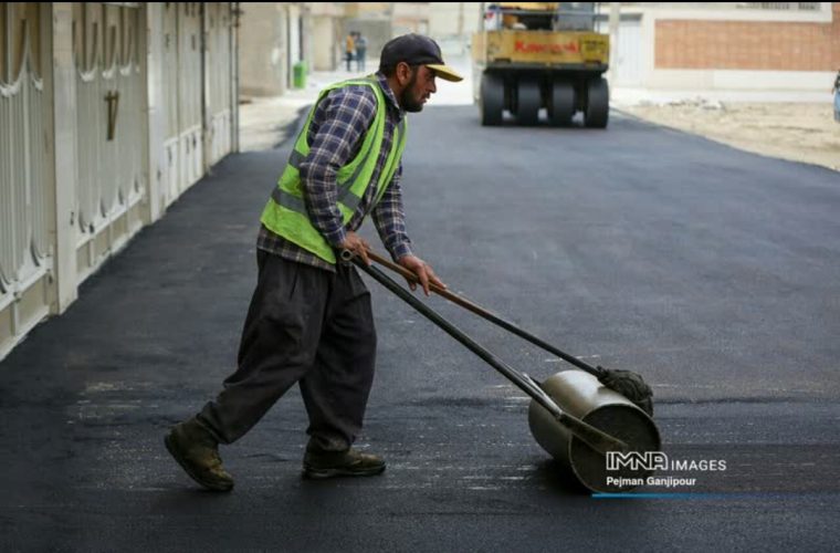 اجرای ۳ هزار و ۶۰۶ تن روکش آسفالت در مناطق پانزده‌گانه شهر