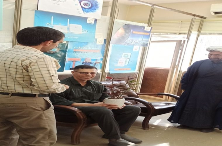 تجلیل از همکار اداره مخابرات فولادشهر