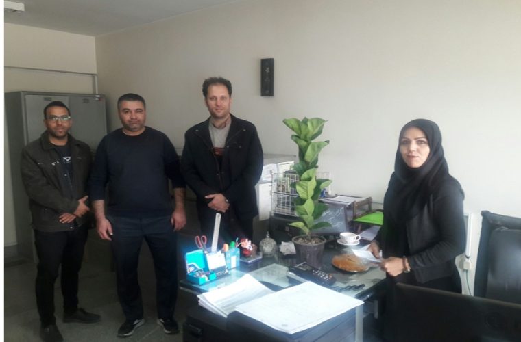 تجلیل از همکار حسابدار در اداره مخابرات تیران و کرون تجلیل از همکار حسابدار در اداره مخابرات تیران و کرون