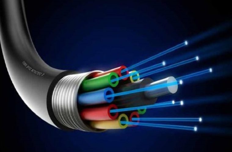 اتصال اداره برق و بانک ملت کاشان به شبکه فیبر نوری