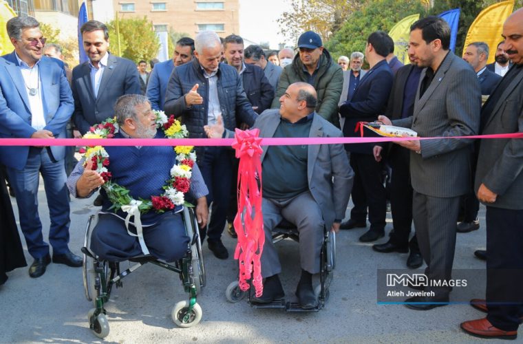 خدمت‌رسانی ۵ دستگاه ون به معلولین با ۷۰ درصد تخفیف