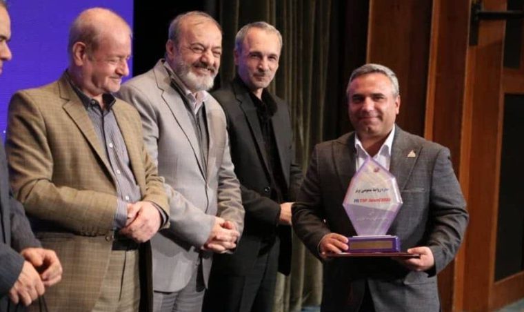 نشان ویژه نوزدهمین سمپوزیوم بین‌المللی روابط عمومی به هلدینگ پتروپالایش اصفهان اعطا شد