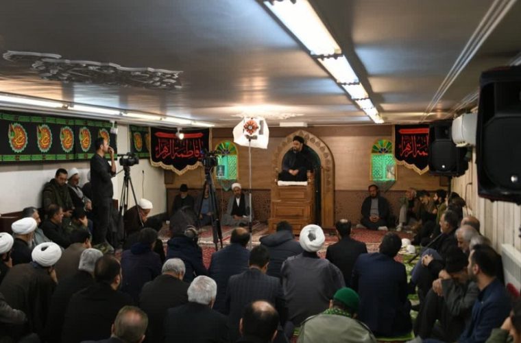 حضور مدیر مخابرات منطقه اصفهان در مراسم عزای حضرت زهرا (س) در دفتر امام جمعه و نماینده ولی فقیه در استان اصفهان حضور مدیر مخابرات منطقه اصفهان در مراسم عزای حضرت زهرا (س) در دفتر امام جمعه و نماینده ولی فقیه در استان اصفهان