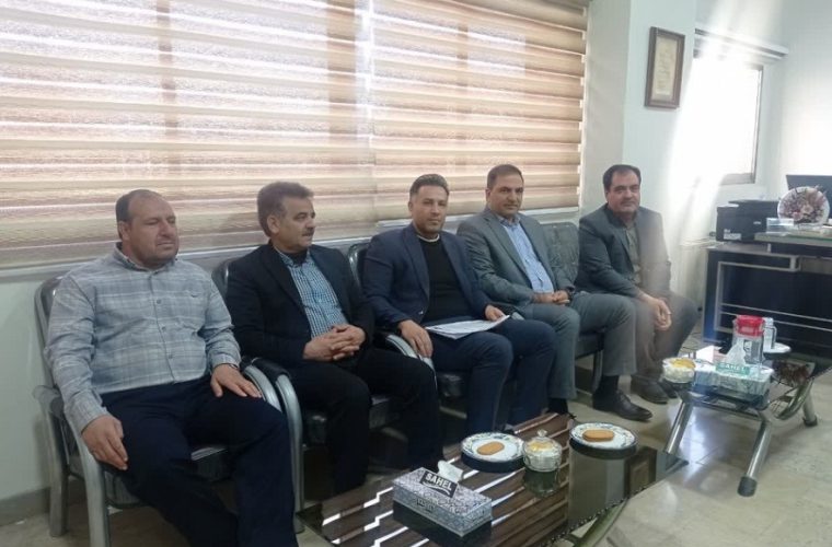 برگزاری نشست هم اندیشی رئیس مخابرات لنجان با اعضای شورای شهر