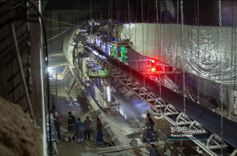 ایستگاه‌های شاخص خط ۲ مترو در حال تکمیل هستند