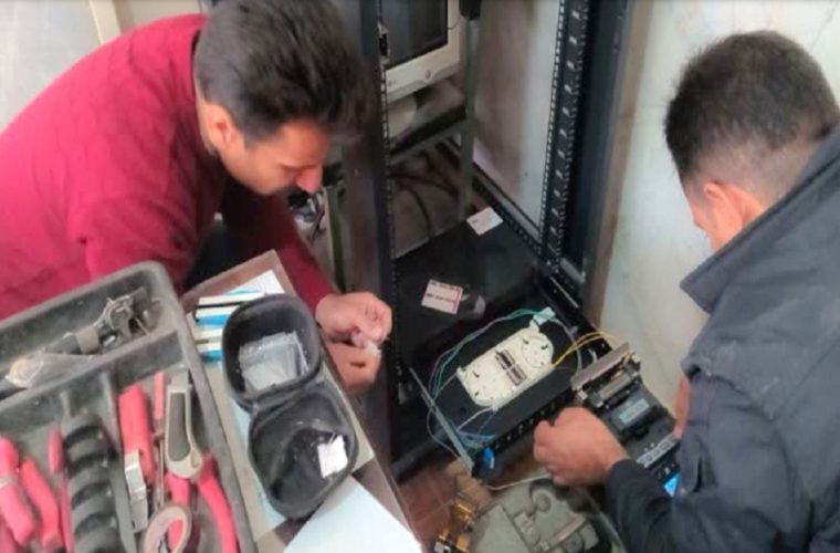 اتصال پلی کلینیک بوعلی کاشان به شبکه فیبر نوری