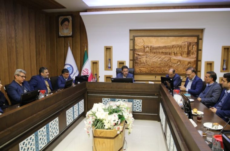 ایجاد زیرساخت های سخت افزاری و  نرم افزاری به منظور استفاده از تکنولوژی های نوین و کاربردی کردن  GIS در پروژه های آب و فاضلاب اصفهان