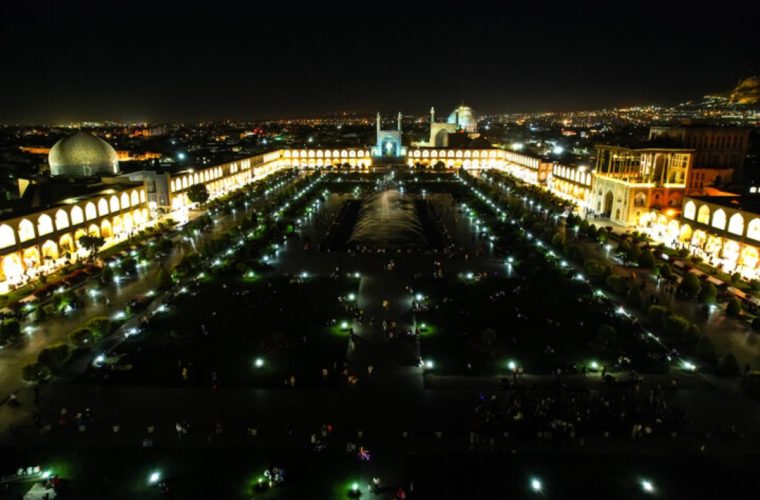شب‌های میدان امام (ره) روشن شد