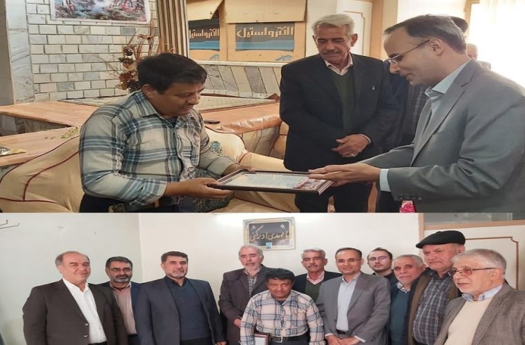 دیدار مدیر مخابرات خمینی شهر با همکار بازنشسته