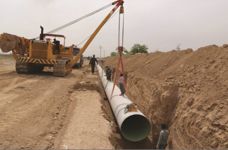 بیش از ۳۰۴ کیلومتر لوله گذاری آب در استان اصفهان
