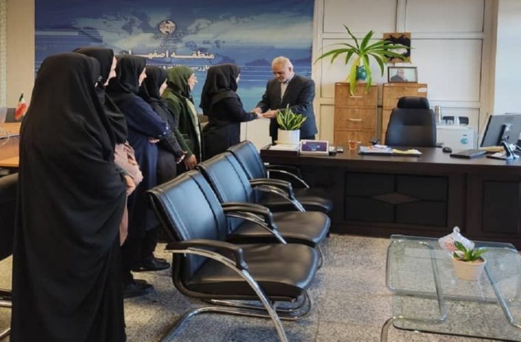 تقدیر از بانوان اداره بازرسی مخابرات اصفهان تقدیر از بانوان اداره بازرسی مخابرات اصفهان