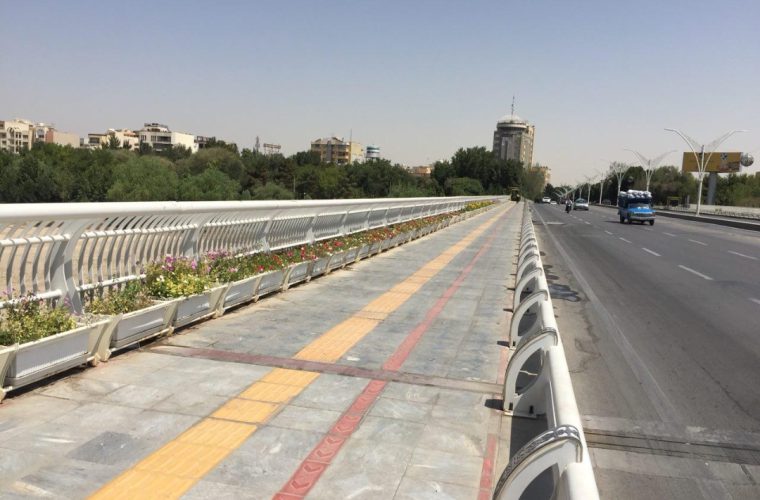 درزهای انبساطی پل فلزی و پل وحید اصلاح شد