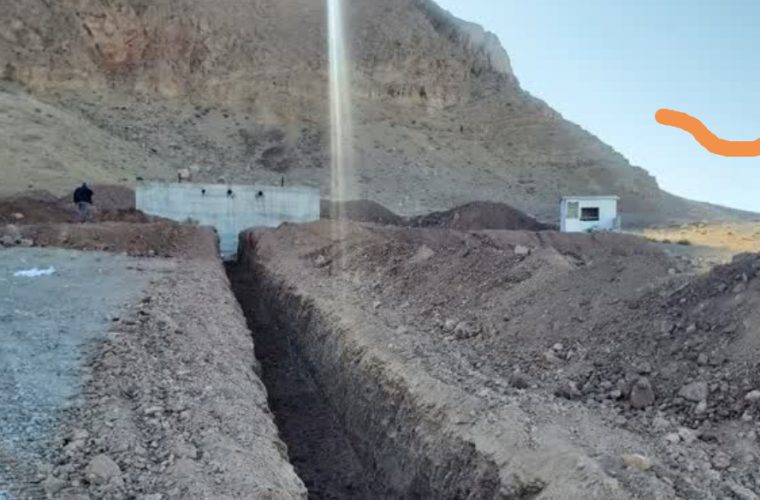 اجرای خطوط رفت و برگشت مخزن جدید ۱۰۰۰ مترمکعبی روستای امامزاده علی اکبر شهرضا اجرای خطوط رفت و برگشت مخزن جدید ۱۰۰۰ مترمکعبی روستای امامزاده علی اکبر شهرضا