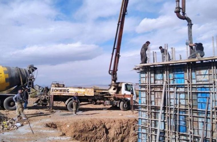 تکمیل بتن ریزی دیوارهای مخزن ذخیره آب ۲۰۰۰ مترمکعبی شهر چرمهین تکمیل بتن ریزی دیوارهای مخزن ذخیره آب ۲۰۰۰ مترمکعبی شهر چرمهین