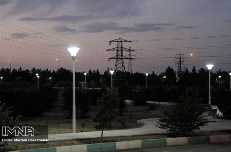 بهره‌برداری از پروژه روشنایی بوستان زاینده‌رود