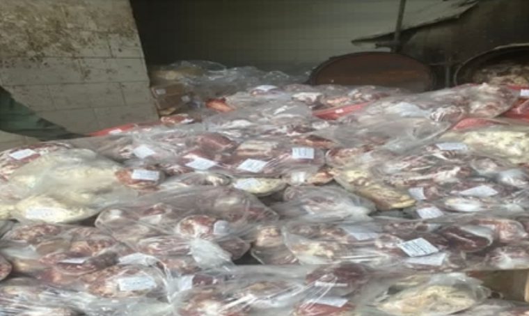 کشف و معدوم سازی بیش از ۸ تن گوشت منجمد تاریخ گذشته در شهرستان خمینی شهر