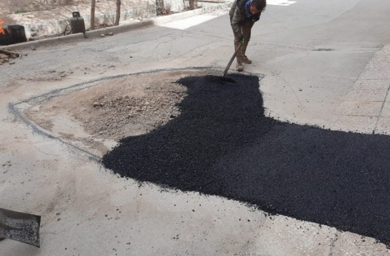 ترمیم و آسفالت ترانشه های آب و فاضلاب در منطقه پنج اصفهان