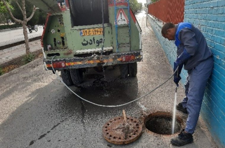 شستشوی ۴۰ کیلومتر از شبکه های فاضلاب آبفا منطقه پنج اصفهان