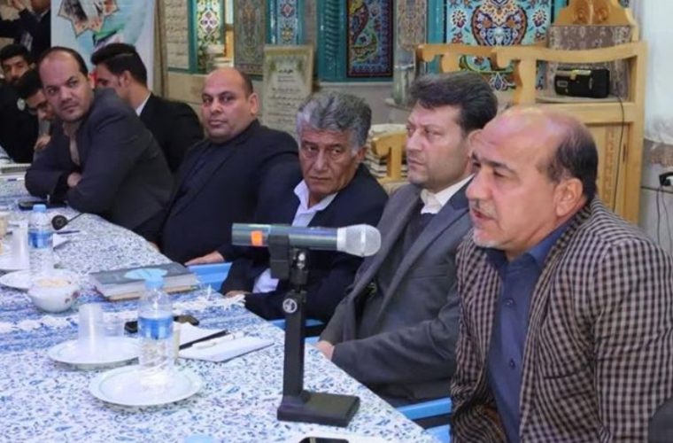 دیدار مردمی و برپایی میز خدمت در شهر چمگردان