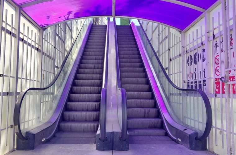 مدیر منطقه ۸ شهرداری اصفهان خبر داد: مکانیزه سازی پل عابر پیاده خیابان کاوه با ۲۰ میلیارد ریال مدیر منطقه ۸ شهرداری اصفهان خبر داد: مکانیزه سازی پل عابر پیاده خیابان کاوه با ۲۰ میلیارد ریال