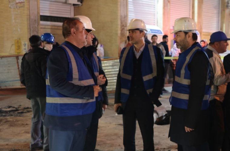 عملیات رفع حادثه ریزش کلکتور فاضلاب خیابان مطهری ملک شهر عملیات رفع حادثه ریزش کلکتور فاضلاب خیابان مطهری ملک شهر