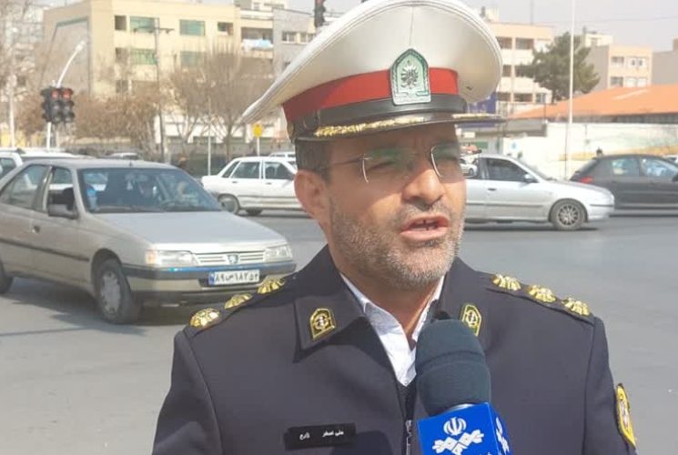 نصب هرگونه آگهی و تبلیغات بر روی بدنه خودروها ممنوع است نصب هرگونه آگهی و تبلیغات بر روی بدنه خودروها ممنوع است